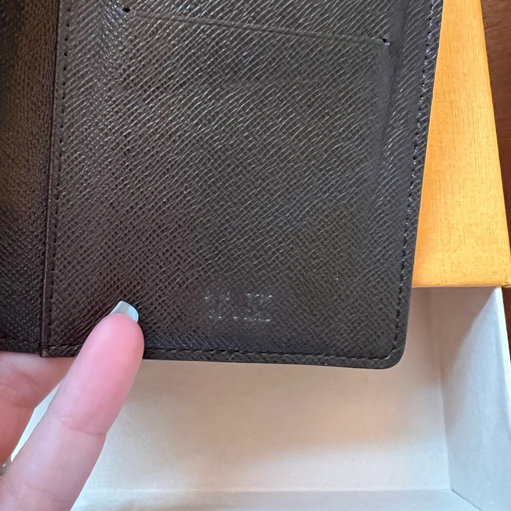 Great Condition Louis Vuitton Checkbook Wallet - Picture 10 of 13